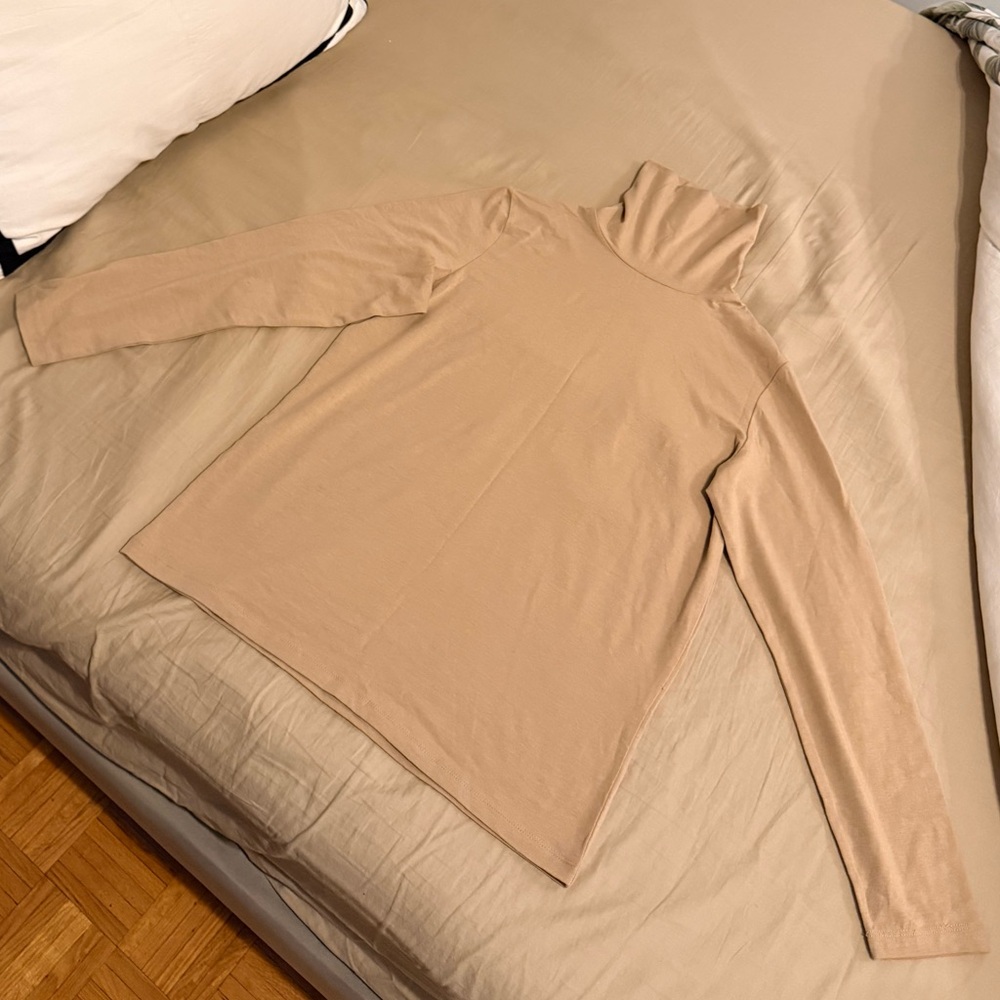 Oak + Fort Tan Turtlenck